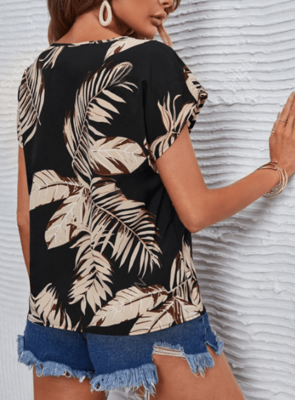 Blusa con estampado tropical de manga murciélago - Imagen 2