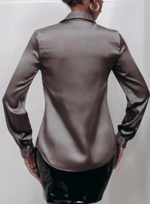 Camisa de satén unicolor con botón delantero - Imagen 2