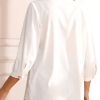 Blusa unicolor de cuello alto con botón - Imagen 2