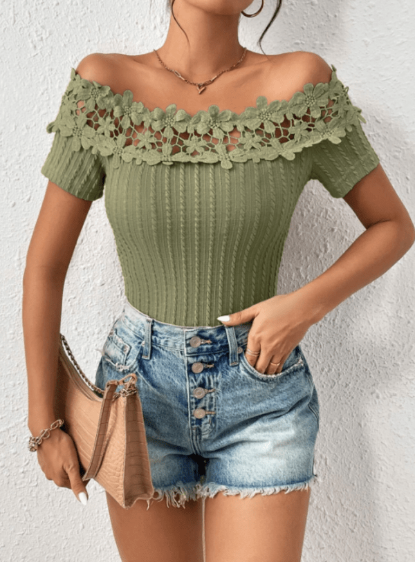 Camisa de hombros descubiertos con encaje - Imagen 3
