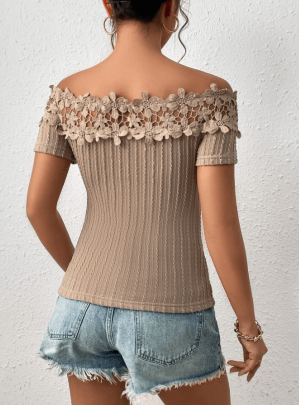 Camisa de hombros descubiertos con encaje - Imagen 2
